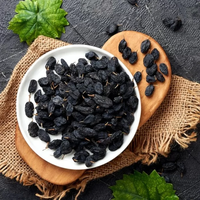 6 Amazing Health Benefits of Black Raisins